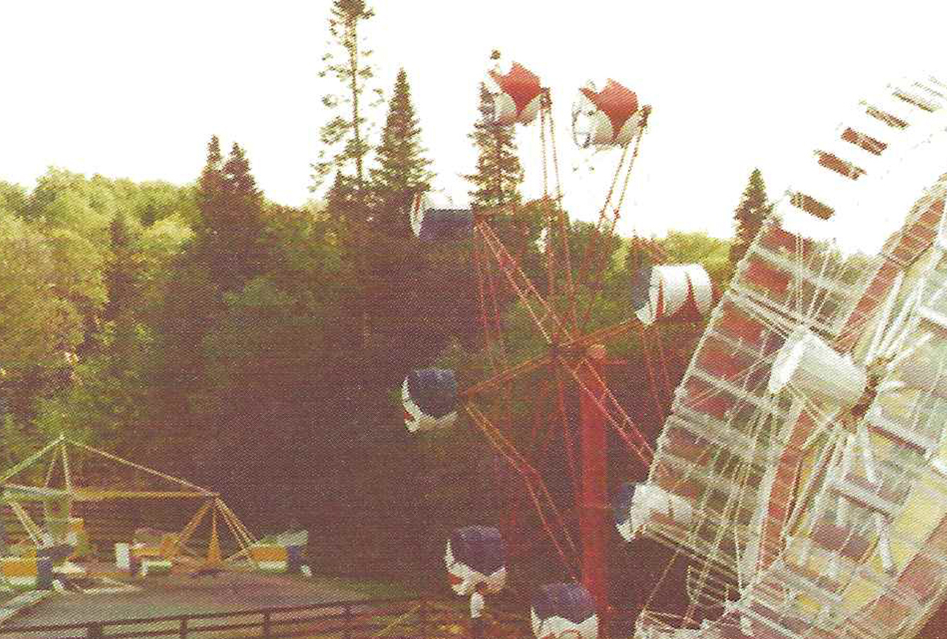 Old image of the amusment park attractions offered at water safari. In the photo is the Round up and Rock O Planes.