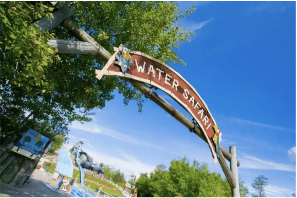 The water Safari sign at the entrance of the park